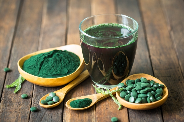 Spirulina Pulver und Tabletten 